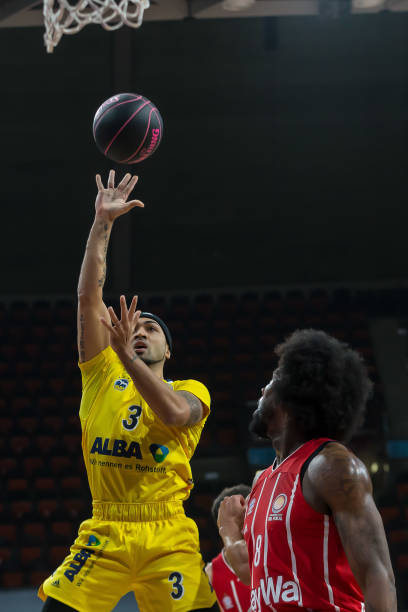 更显得颇具 更显得颇具